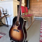 Myydn: Gibson J-45 Sunburst vm. 2022 (#2033384)