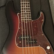 Myydn: Fender Precision 5 + Markbass kombo (#2033946)