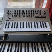Myydn: Korg Minilogue ja gig bag (#2034306)
