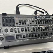 Myydn: Roland JD-08 + teline (#2034308)