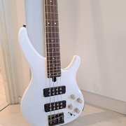 Myydn: Yamaha TRBX304WH basso (#2034425)