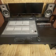 Myydn: Argosy studiopöytä (#2034505)