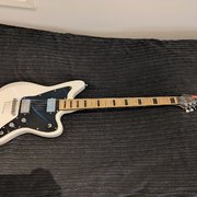 Myydn: Gear4Music 30" VI guitar (#2036093)