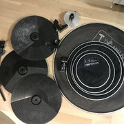 Myydn: Mesh kalvoja, triggereitä, symbaali padejä (#2036368)
