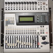 Myydn: Yamaha 01v+Behringer EPQ900+Peavey PR12 (#2037904)