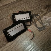 Myydn: Minihumbuckerit adapterikehyksillä (#2038690)