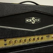 Myydään: Monster El Monarca + kaappi (#2039116) Myydään: Monster El Monarca + kaappi (#2039116)