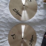 Myydään: Zildjian 14" A New Beat Hihat (#2040094) Myydään: Zildjian 14" A New Beat Hihat (#2040094)