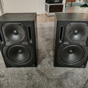 Myydään: Behringer Truth B2030A (#2041282) Myydään: Behringer Truth B2030A (#2041282)