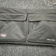 Myydään: Gator pedalboard ja laukku (#2041412) Myydään: Gator pedalboard ja laukku (#2041412)