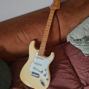 Myydään: Fender Stratocaster 1977 (#2041458) Myydään: Fender Stratocaster 1977 (#2041458)