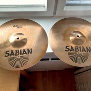 Myydään: Sabian hihat (#2041794) Myydään: Sabian hihat (#2041794)