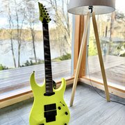 Myydään: Ibanez RG565R (#2036621) Myydään: Ibanez RG565R (#2036621)