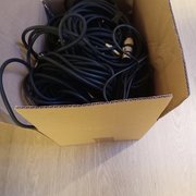 Myydään: Laatikollinen kaapeleita (#2043003) Myydään: Laatikollinen kaapeleita (#2043003)